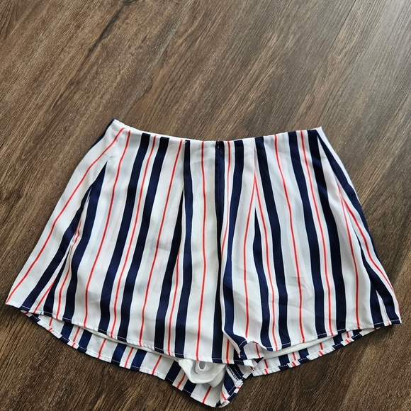 Show Me Your Mumu Sawyer Shorts Women Sz XS Red/White / Blue Flared Leg - Picture 1 of 13